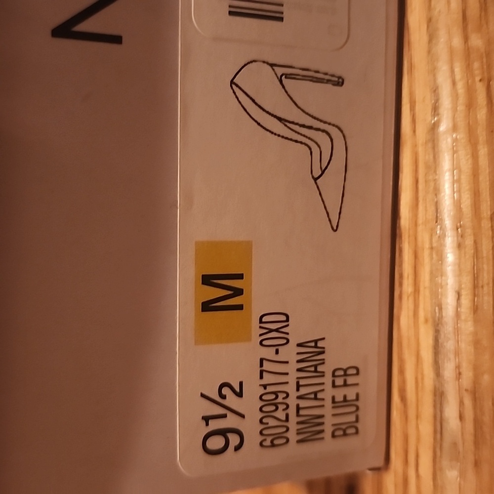 New In Box Nine West "NW Tatiana" Blue Gold Bee Pumps 9.5 - Picture 11 of 11